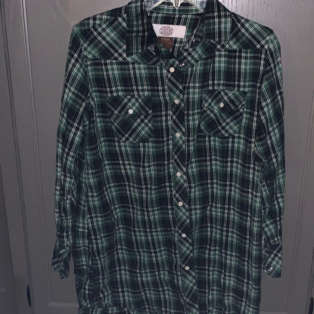 Long Sleeved Shirt withsnap Closures Medium